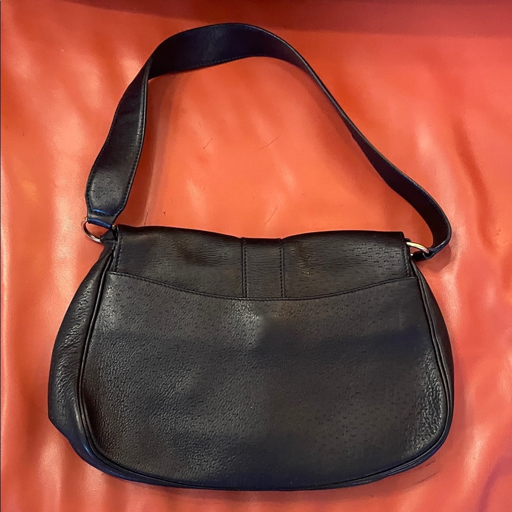 Salvatore Ferragamo “Gancini” Black leather shoulder bag. - Picture 2 of 6